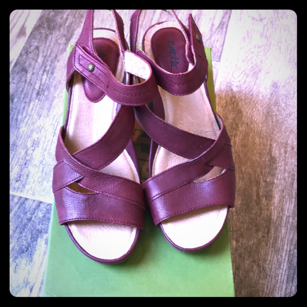 EARTH BRAND Summer Sandals 👡